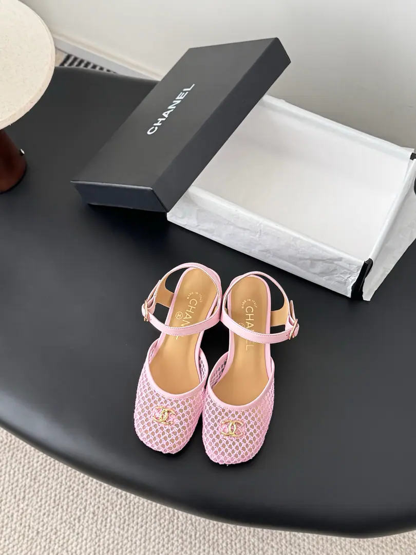 Chanel 25New pearl Mary's shoe. The leather is so good., ♪ On the feet ♪～ Shoe veil., The inside sheep., That's a big one.！ Size:35-39 Other code count