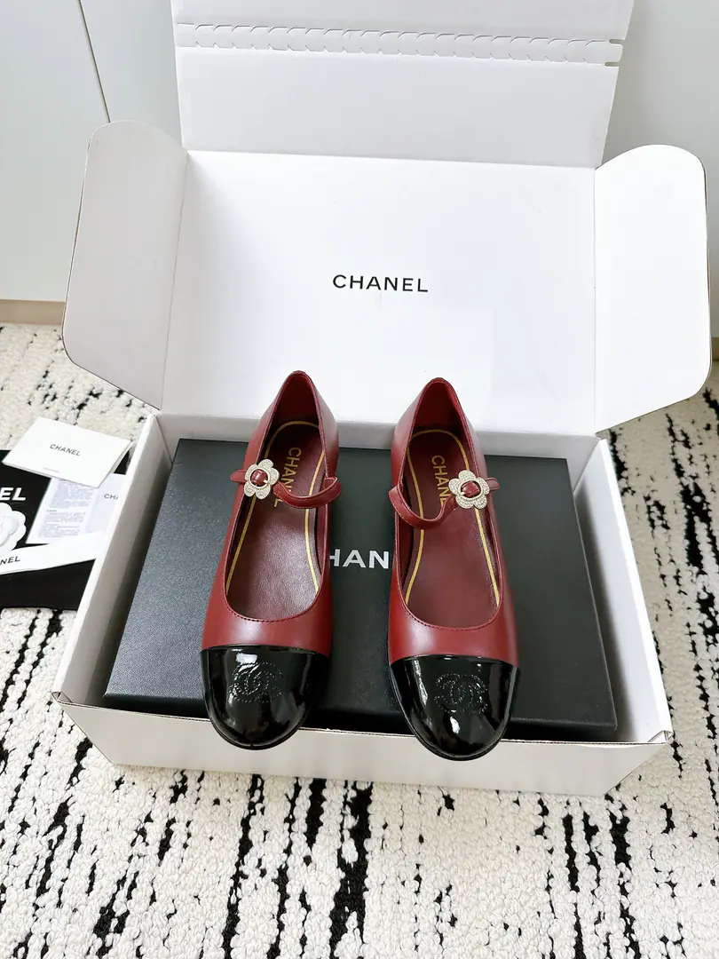 🏧𝗖𝗛𝗔𝗡𝗘𝗟The top-ranking agent is Mary Jane's shoe. Flat soles. The cabinet show is absolutely awesome.✨ The hottest style of the season., It's very soft and comfortable and uncool.. Classic.logoDoubleCThe buttons are coupled., Superfashion Fabulous.:Import of cattle leather materials Uchi.:Environmentally imported into the sheep's skin Otsumi!:The original membrane is so thick. Codes:35-41 [40.41Do it.] ⚠️Need a plane box.+