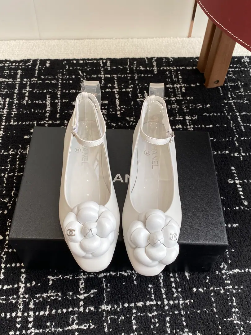 Requisition level Chanel Chanel. 24ss New paragraph Single-shoe Mary Jane's. Square Mountain tea flower. Flat shoes. Shoe.: Importing sheep's skins: Imports soft-pumped cow hides/Watered sheep's skin and feet. Otsumi!: The original Italian dye is really big. Size: #35-41（40 41Make a no-refund order.）