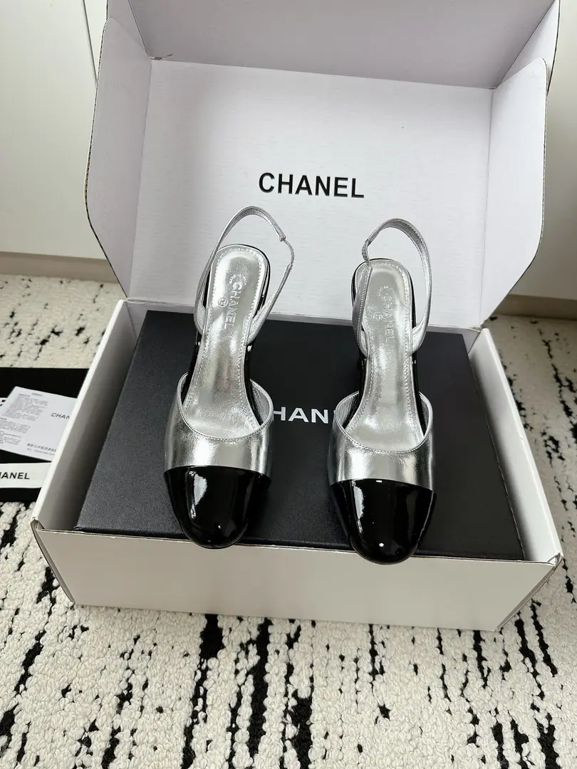 🏧𝗖𝗛𝗔𝗡𝗘𝗟Little Fancy. High heels. The one behind the pointy head. Top Cycling The first time I saw it, I was grassed. Super gentle and generous. A little shoe, a lady. It's a very good touch. High-level, high-quality. Shoe surface customized materials Uchi./I'm gonna get a little bit of a sheep-skin. Italian imports are so thick. He's tall.4.5cm Codes 35-41 [40.41Custom] [⚠️Need a plane box.+]