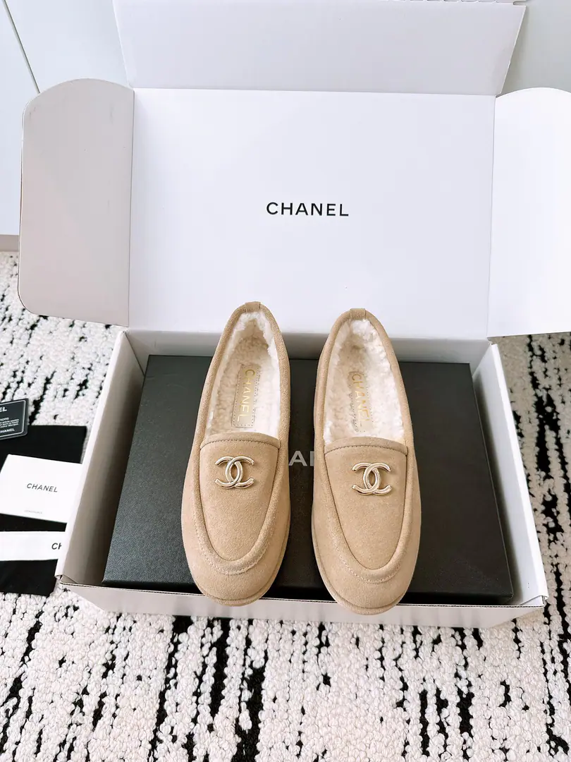 🏧𝗖𝗛𝗔𝗡𝗘𝗟Top Version DoubleCTeddy's fur shoes, and they're all in the fall and winter. The first time I saw it, I was grassed. Super gentle and generous. A great honor. It's not wrong to mix it up., High-level, high-quality. Shoes face, leather. Uchi./A foot-stamped lamb wool. Original private custom custom for color-based skin Codes 35-39 [40.41Custom] [⚠️Need a plane box.+]