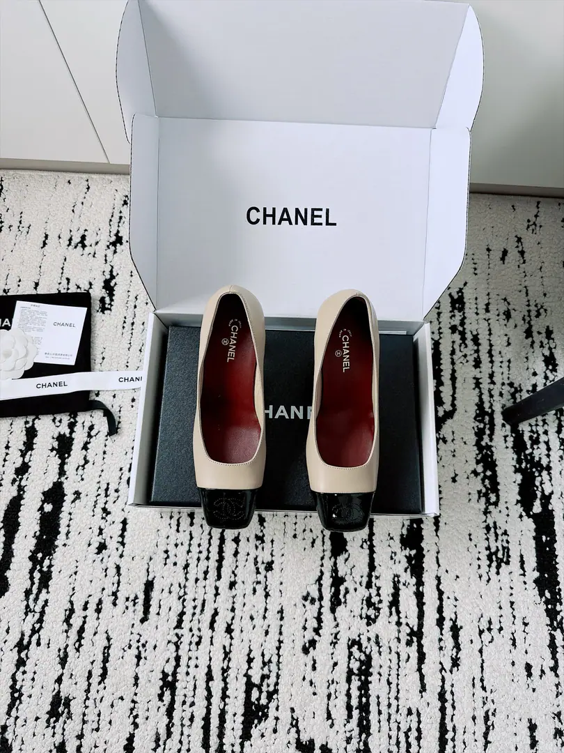 🏧𝗖𝗛𝗔𝗡𝗘𝗟Top new paragraph High-tone Mary Jane's shoes.👠 The first time I saw it, I was grassed. Super gentle and generous. A little shoe, a lady. It's a very good touch. High-level, high-quality.. Customized leather for the original fabric Uchi./I'm gonna get a little bit of a sheep-skin. The original import is really big. He's tall.:- It's a game.7cm, High heels9cm Codes 35-41 [40.41Custom] [⚠️Need a plane box.+]