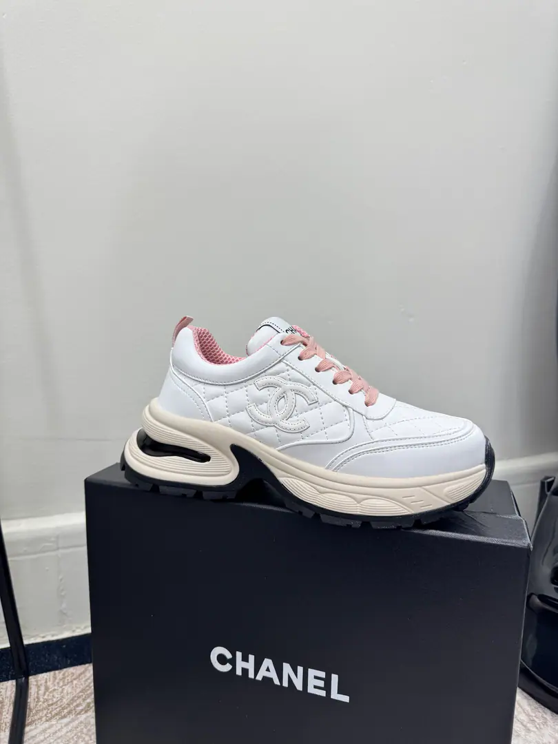 P Size:35-41 Chanel 25CThe new Xiang Xiangiang's sports shoes A hundred white shoes. The formula is not wrong. The combustible mix is full of energy. Sideprintlogo Nice foot. Shoe-face original customized materials Original Base