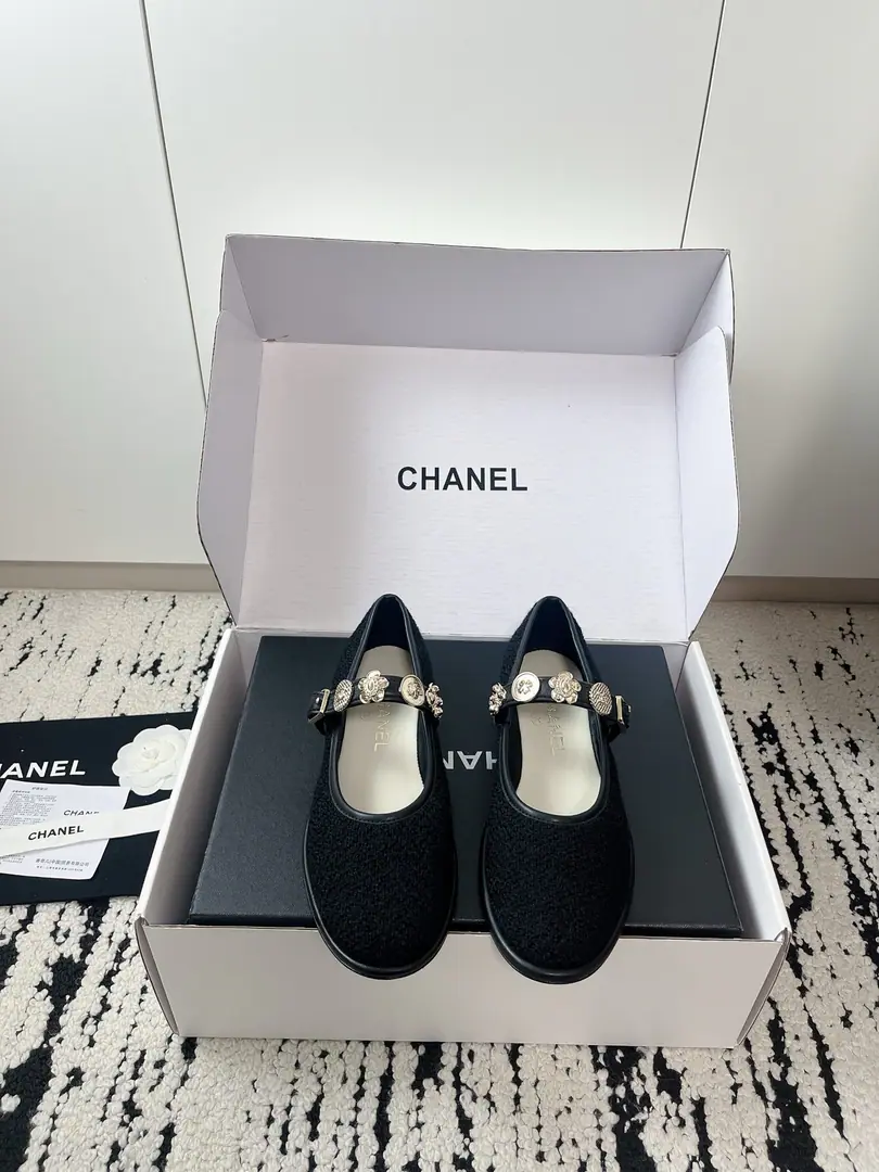 🏧𝗖𝗛𝗔𝗡𝗘𝗟The official network's newest Mary Jane. Super gentle and generous. A little shoe, a lady. It's a very good touch. High-level, high-quality. Counter Quality All materials are custom-made according to the original. Purchased for development of goods😘 Fabulous.: Original custom materials Uchi.: A sheep's skin. Shoes under the sole.: Italian imports are so thick. Size: 34-41 [34.40.41Custom] [⚠️Need a plane box.+]