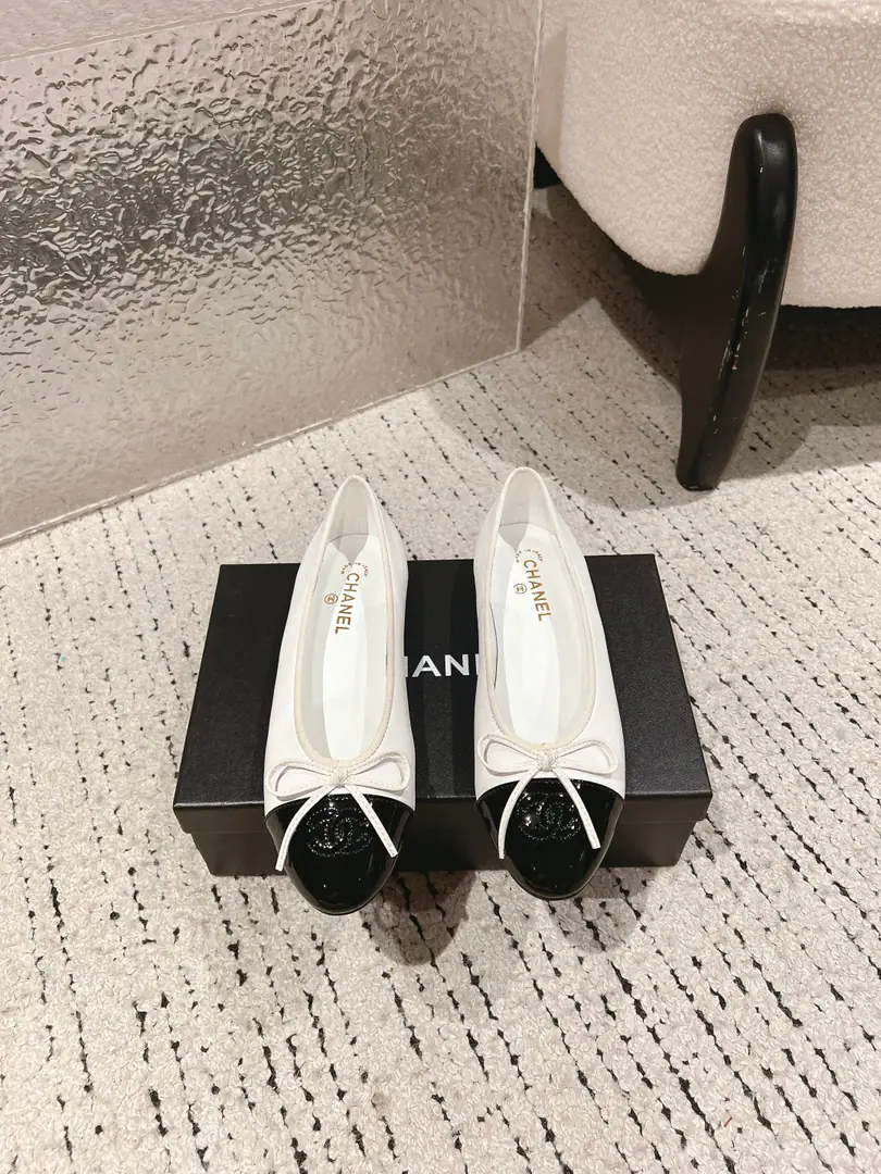 🏧𝗖𝗛𝗔𝗡𝗘𝗟Newest DoublecButterfly knots. Ballet shoes. Top Quality Original1:1Repeat Imported raw custom materials on footwear I'm putting my feet on the inside and growing a sheep's skin. The original open-up is really a big-ass custom. Size:35-41 [40/41Custom]