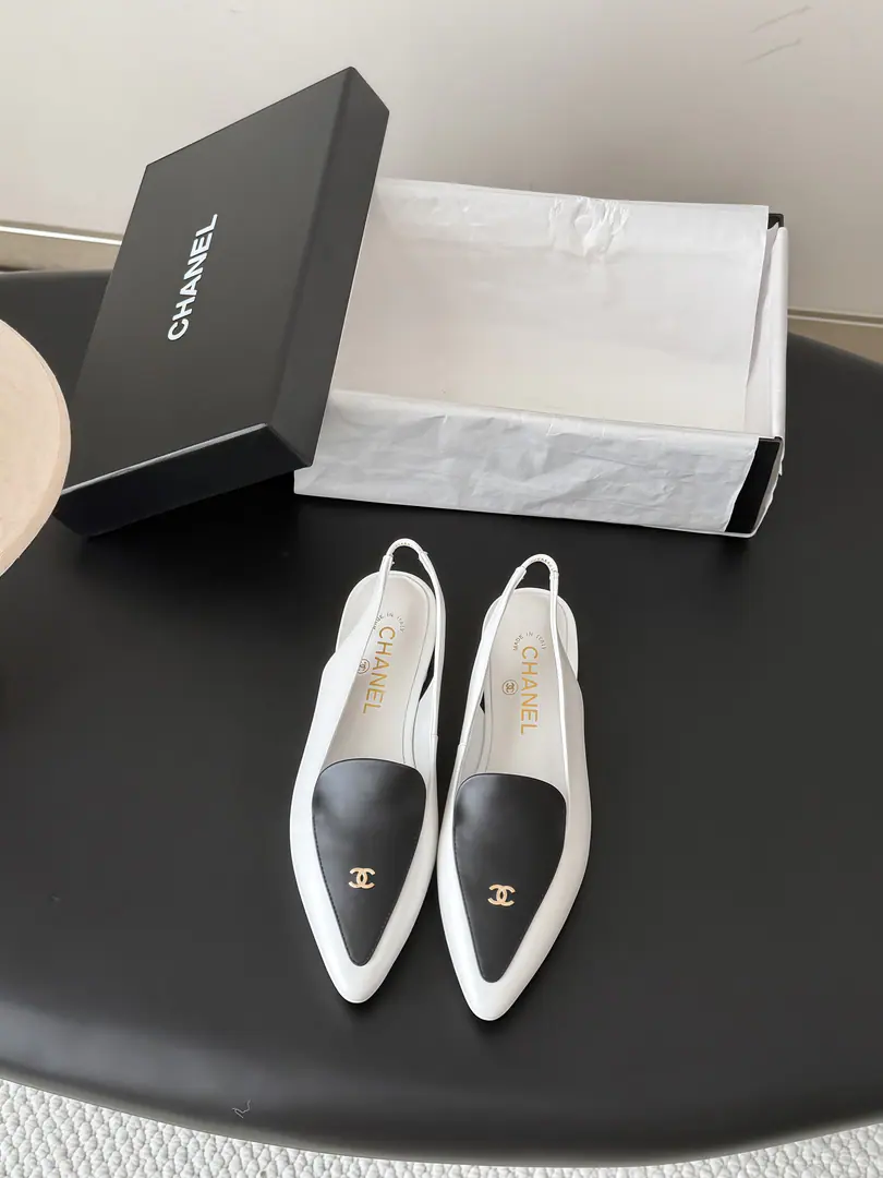 Chanel 26BThe new Mary Janes in the morning and autumn. Janey is not a sweet, beautiful man.！ 3D Embracelogo, It's a clean, clean, easy-to-eat meal., You're more uptight with buttons.. The inside sheep. That's a big one. Size:35-39 The rest of the code is definitely not going to be changed.