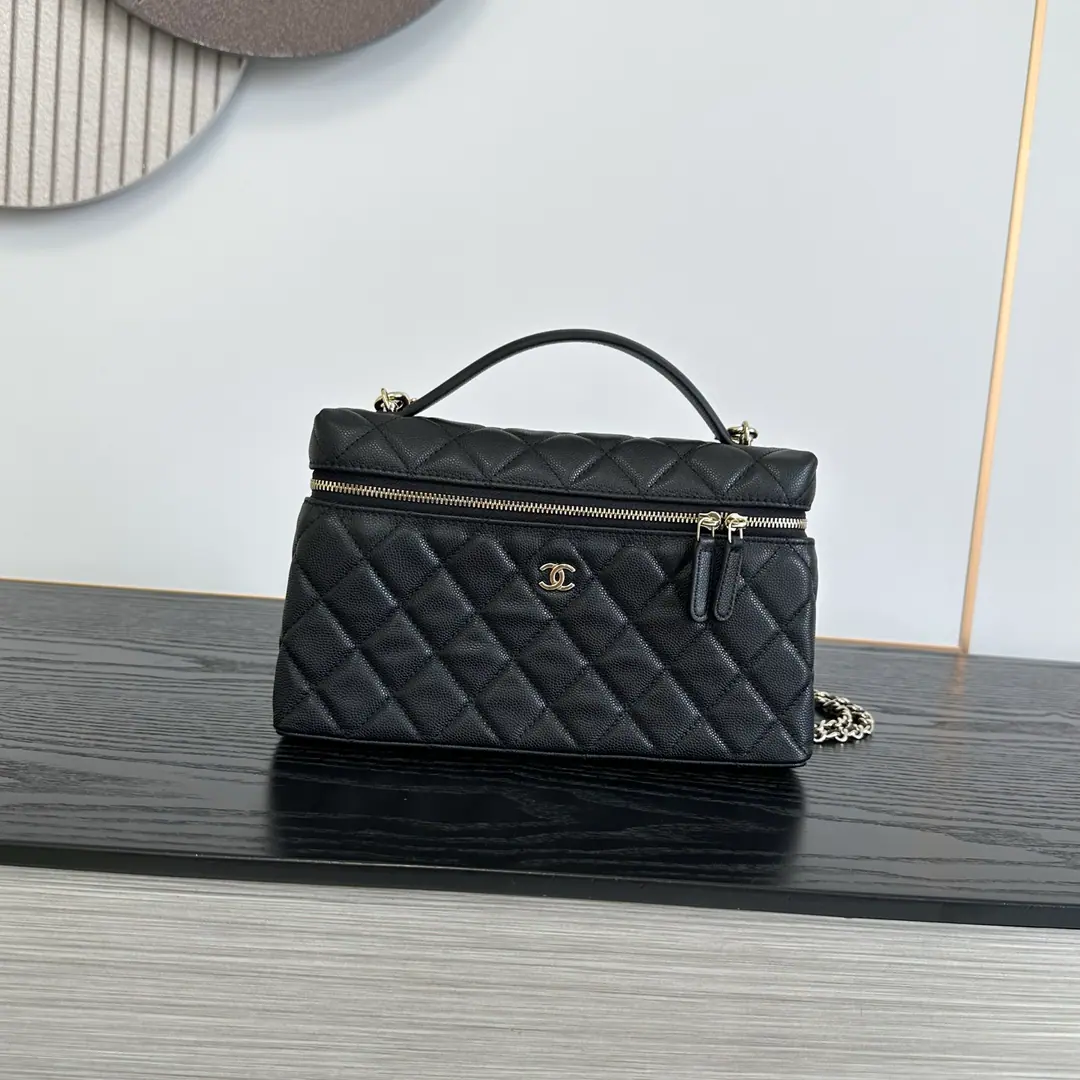 《Medium23cm》<Caviar.🐮Pee.＞BlackOHANEL🚩🚩🚩26BAdvanced Handicrafts 🌠🌠🌠LpBox.miniNo. No.🖤Advanced HandicraftsLPThe old money is a good thing when you're eating a well-packed lunch box., - It's a grinding resistance., I don't worry about wear or tear.～The cross-sectional sprawl is falling apart., Horizontal zipper., The inside and the inside of the big one is super-intelligent., ProMax+Pizza.+The makeup is all light.[Cool.R]Light gold metal binaryCLow profile atmosphere.～Bring your own short handle.+🉑️We'll take the skin off and wear the gold chain.[Beauties.R]With all the French names on your hands, you can see.～The slashing back is a relief., I can't make any mistake with the commuters.！Dimensions: 23cm