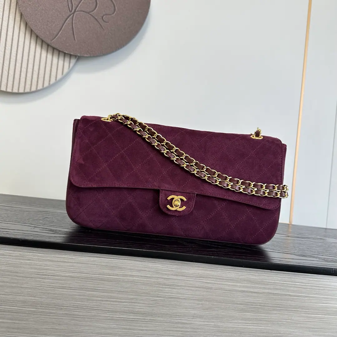 Small size.《Grapes.🍇Red, Pee.》OHANEL🚩🚩🚩 26B, CF maxiHandbag.👜Spring and summer series👍👍Classic diamond-gring.+Metal binaryCButton, It's practical and recognizable.. I can easily load my daily things on my travels., Goa Eying is a big mouthful.👜The same thing as the other one., No doubt about that.🔥, Very red.！GDSame paragraphMIXNice mouth., Cool, wind., Welding the high senses., Retro and atmospheric., A proper shape of soul., lookIt's more obvious than anything else., It's more story-telling taking pictures.maxi bagIt's really perfect for spring., It's a good time to be able to live with the formality., You can raise your profile when you're out of town., Fashion is so good.🥂 Just ask me one thing.cfAm I big?？[Smiley face.][Smiley face.]Super-fashion.[Sun]Make a full return rate.[Love.][Love.]The cortex is super comfortable.！Super-Recommend[Sun]🌞Dimensions: Large38cm, Small32cm