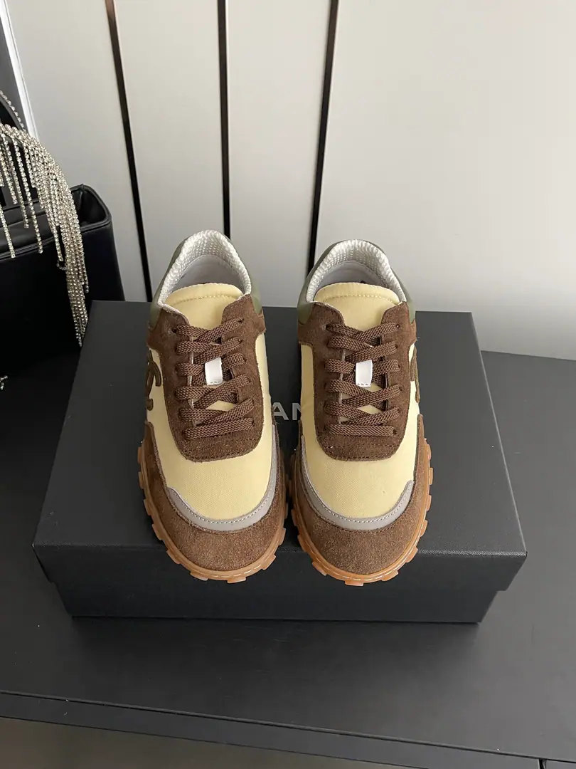 🏧𝐂𝐡𝐚𝐧𝐞𝐥Xiao Hsiang's new money Sports shoes Gumps. - Tetsu. The object is more amazing than the picture. The layout is superb. It's awesome. The air field is straight full.～ Soft-balled bean soles are smooth and comfortable. The shopping is completely free of pressure. Four high-end long-looking colors. Daily leisure It's perfect for all the swim-throughs. The color value and comfort level are both online I don't want to take it off once. Close your eyes and don't step on the thunder.！ Shoe.: Customize original rough cow counter-velvet➕Slash Uchi.: Airnet. Otsumi!: Original to mold beans bean bean soles Codes: 35-40（40Make a reservation.）