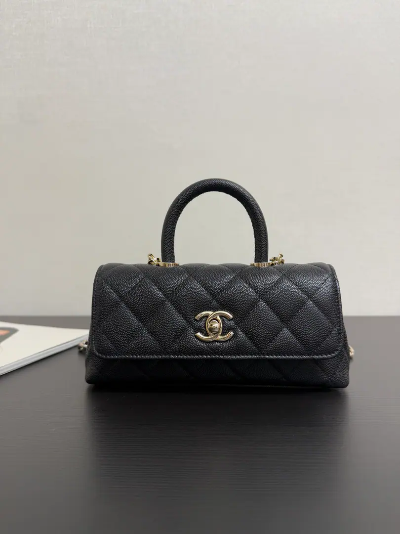 Current26A cocohandleCross Black🖤 It's a better atmosphere than the vertical., Long classic.“The magic stick.”Package, Like a walking acromancer., I'm so happy with my hands., Caviar, cow skin, long-lasting grinding., Handheld, I'll do it on my shoulder., The chains can be broken., It's very convenient.！ The big lady with the right body is watching. size: 20*11*4cm