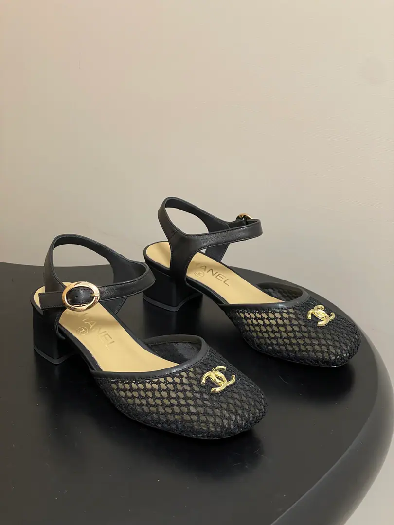 26SsSpring and summer.ChanelKaori! Classic doubles.CI'll take a pair of short-shoes from the middle of the sky, and I'll take a few of them from the air. The best Mary Jane of the season is a big blow., Every issue of Mary Jane is taken., This year's closet.TopIt must be his., You're so skinny on your feet., I really love it., The sisters must buy it.！ Shoe.: Customized nets/Lamb skin. Inside, put your feet on the inside.: Lamb skin. He's tall.: 4.5cm Shoes under the sole.: Italian skin. Codes: 35-39（40Custom without re-offer）
