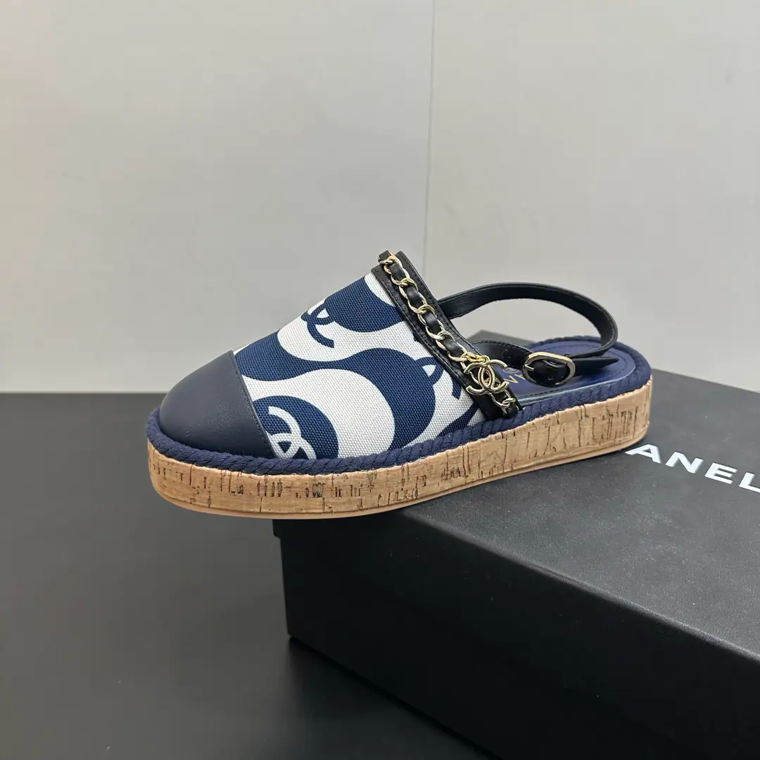 🍌🍌 CHANELChanel's new fragrance chain is thick and half-slips., A symbolic double.CStamps, It's very delicate and expensive.. It's a big, fat design. I'll pull the legs., A small child can have legs easily.. The wood stripes add a natural quality to the shoes., The metal cooling of the chain., It's cool and softer.. Fabulous.: Print➕Lamb skin. Uchi.: Lamb skin. Original modeling, slide-proof floor Codes: 35……39（40.41Freeze!）