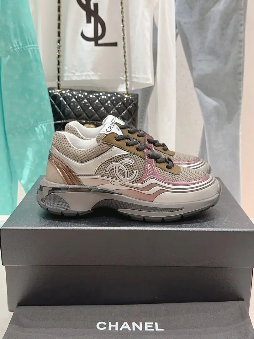🏧𝗖𝗛𝗔𝗡𝗘𝗟Top Quality The classic golden horn./King of Silver Horn. DoubleCA couple of ancient lovers.👫Sports shoes It's a big show.“The king's sneakers.”♪ Finally come to life ♪. Shoes are imported and supplied.‼️ Extremely high end-of-life rate The material is very expensive. Or is that a penny a penny a penny? No water. Distinguishing market traffic It's not like our family. Couple size.35-46 Same paragraph for men and women [Women41.42/Men38.46Do it.]