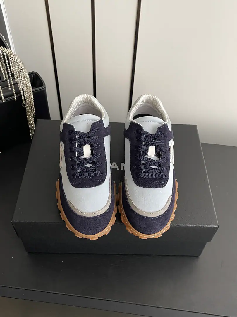 🏧𝐂𝐡𝐚𝐧𝐞𝐥Xiao Hsiang's new money Sports shoes Gumps. - Tetsu. The object is more amazing than the picture. The layout is superb. It's awesome. The air field is straight full.～ Soft-balled bean soles are smooth and comfortable. The shopping is completely free of pressure. Four high-end long-looking colors. Daily leisure It's perfect for all the swim-throughs. The color value and comfort level are both online I don't want to take it off once. Close your eyes and don't step on the thunder.！ Shoe.: Customize original rough cow counter-velvet➕Slash Uchi.: Airnet. Otsumi!: Original to mold beans bean bean soles Codes: 35-40（40Make a reservation.）