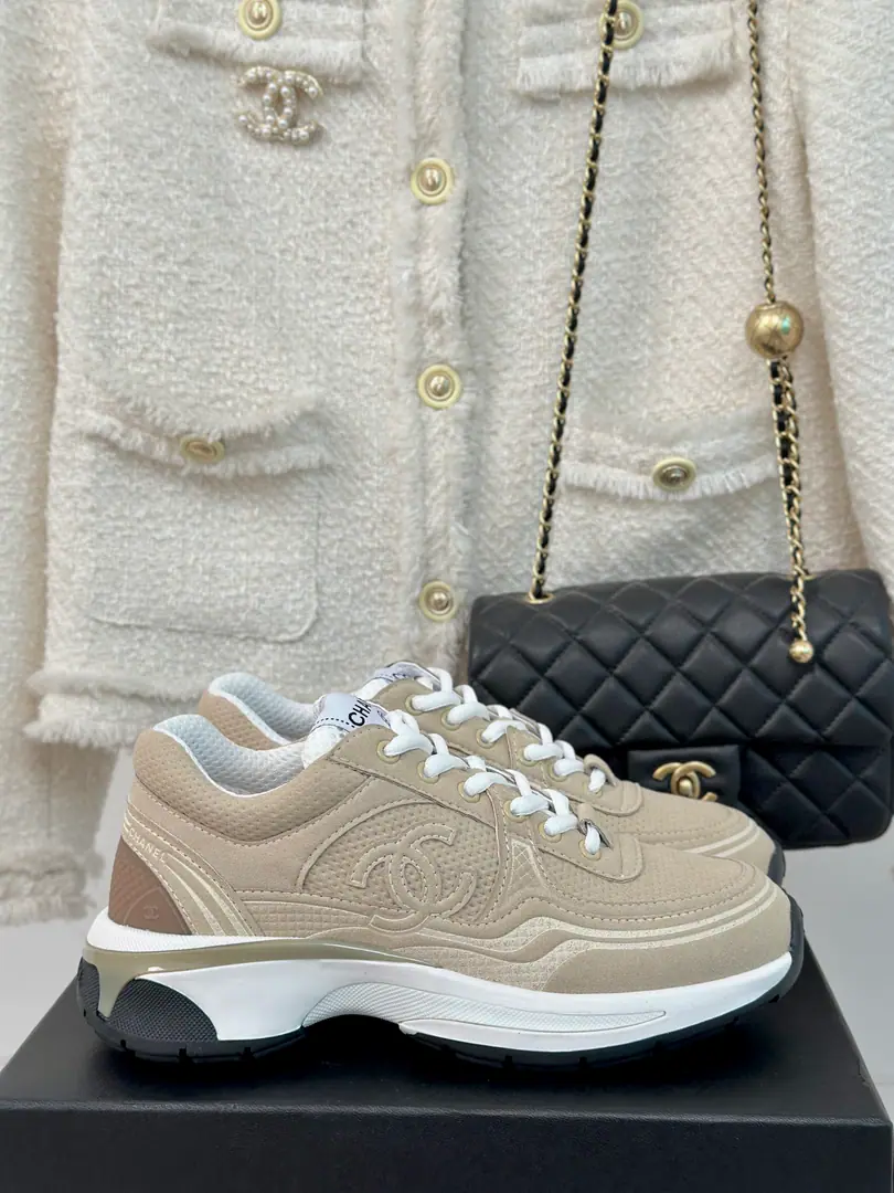🏧𝗖𝗛𝗔𝗡𝗘𝗟Top Quality The classic golden horn./King of Silver Horn. DoubleCA couple of ancient lovers.👫Sports shoes It's a big show.“The king's sneakers.”♪ Finally come to life ♪. Shoes are imported and supplied.‼️ Extremely high end-of-life rate The material is very expensive. Or is that a penny a penny a penny? No water. Distinguishing market traffic It's not like our family. Couple size.35-46 Same paragraph for men and women [Women41.42/Men38.46Do it.]