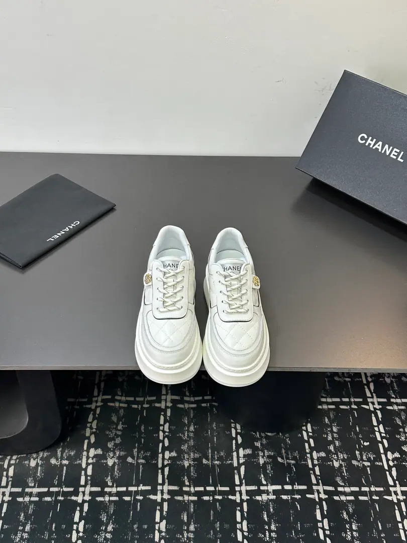 ChanelChanel.26SSThe latest white shoe. Leisure Sports shoes Skis. Original purchase development for sale Kaori! CHome. Another big blowout in the counter., The love of the young sisters of the Red Boss., The social networking platform's all about it., The human spirit is so high, it's so hot., Seeing this time always brings up the girl's inner claim to fashion. The latest calf skin. Classic Black & White Colour You're a big fan of the way you're going. It's easy to handle. #Fabulous.: Original customized imports of cattle skin #Uchi.: Lamb skin. #Shoes under the sole.: Original OpenTPUSlipboard Base Size: 35-39 (40Freeze!)