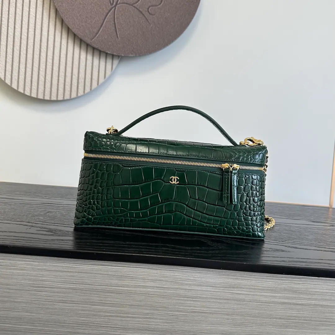 《Fish pressure skin.》InkGreen！《Cross-section》OHANEL🚩🚩🚩26BAdvanced Handicrafts 🌠🌠🌠LpBox.🖤Advanced HandicraftsLPThe old money is a feeling of the well-packed food box., - It's a grinding resistance., I don't worry about wear or tear.～The cross-sectional sprawl is falling apart., Horizontal zipper., Deep inside, super-capable., ProMax+Pizza.+The makeup is all light.[Cool.R]Light gold metal binaryCLow profile atmosphere.～Bring your own short handle.+🉑️We'll take the skin off and wear the gold chain.[Beauties.R]With all the French names on your hands, you can see.～The slashing back is a relief., I can't make any mistake with the commuters.！Dimensions: 12×25×5 cm