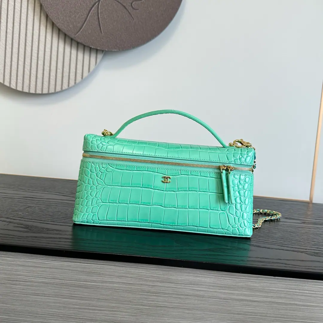 《Fish pressure skin.》Mint green！《Cross-section》OHANEL🚩🚩🚩26BAdvanced Handicrafts 🌠🌠🌠LpBox.🖤Advanced HandicraftsLPThe old money is a feeling of the well-packed food box., - It's a grinding resistance., I don't worry about wear or tear.～The cross-sectional sprawl is falling apart., Horizontal zipper., Deep inside, super-capable., ProMax+Pizza.+The makeup is all light.[Cool.R]Light gold metal binaryCLow profile atmosphere.～Bring your own short handle.+🉑️We'll take the skin off and wear the gold chain.[Beauties.R]With all the French names on your hands, you can see.～The slashing back is a relief., I can't make any mistake with the commuters.！Dimensions: 12×25×5 cm