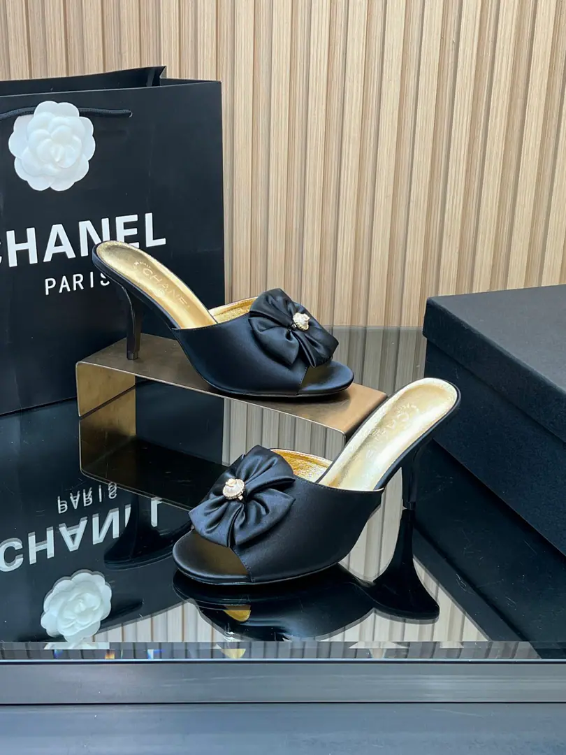 【Top Version】 Correct.✅Top. CHANEL Chanel Butterfly.🎀Flowers with heels., Shoes. The family's always been a noble name. It's a great sense of excellence.！The upper foot is very...nice～No matter what you wear or dress., Pants., It's a lot of stuff.！It's beautiful.！A special one.🧚 ✔Take my details.（The counter is on the right.1: 1I'm developing and making goods., The details are perfect. More patient. The upper foot is very leg-tight. The point is, it's good, it's very good.） Fabulous.: Original customized silk paste Uchi.: Lamb skin. Otsumi!: Italy is a big-ass country. Size: 35-39（40-42Do it., No re-election.） The counter.🇮🇹Solid packaging