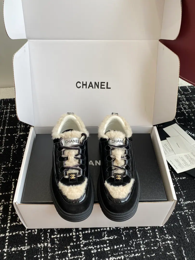 Requisition level CHANEL 25ss Autumn and winter sneakers. The network is synchronized. The Chief of the Counter Breakers. Social day push by major bloggers This season's new money is so closed., The upper foot is beautiful., The high rate of leisure and sports, It's cool and natural., The modern woman of Chanel. The whole thing turned all the sports on the market out of order., This series is now on the ground for sale.～ Shoe.: Use custom-made import of calf skins➕Customize sanded little cow skins /Import wool Uchi.: Original version 1-to-one custom web-based - It's a hardware.: Original full set of model (Non-market-based) Otsumi!: Original Custom OpenTPUGroup Bottom Height4Centimeters Size: #35-40 （40I'll make sure I don't change it.)