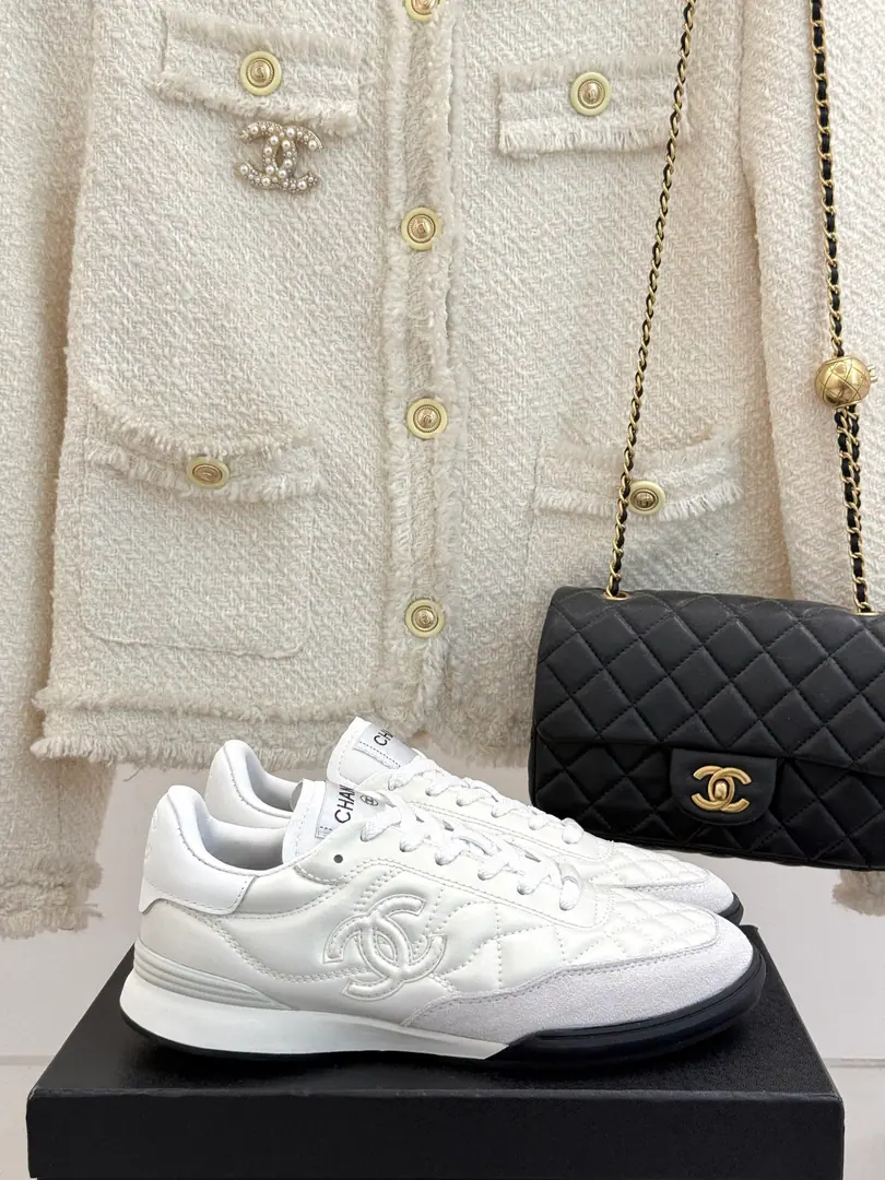 🏧𝗖𝗛𝗔𝗡𝗘𝗟Top Quality The new diamond-grew-skined little goat's sneakers, silver horns, silver-dickers. The diamond baseball shoes. Top-level requisitioncocoGirls must go. You can always trust Yang's eyes.！ The shoe face is customised for the pony skin.+Cows are counter-feat. The original imported air-food sheet.+In the pipskin. Original model rubber+TPUGroup Size:35—41 [40.41Do it.]