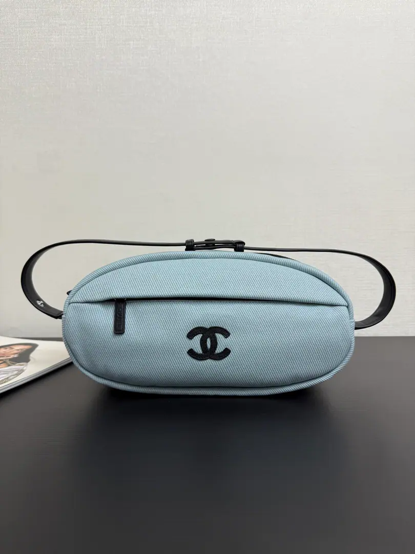 Current 26MFootball canvas. Blue ByCoco BeachThis canvas is completely convulsed.🤍🤍The soft canvas is tied to the skin strap., He's light., You don't feel like you're gonna be squeezing your shoulder with everything.🥳The football is soft and unscathed., No empty bags, no soft party., It's a very contemplation with stuff., I'm just so relieved.😎The capacity is super-cool., I'm going out everyday., A short trip as a makeup bag., 🉑Handheld🉑Single shoulder., Unlock a lock.NBack-up method., The value of the money is straight.✨size: 36*15*12.5cm 99580