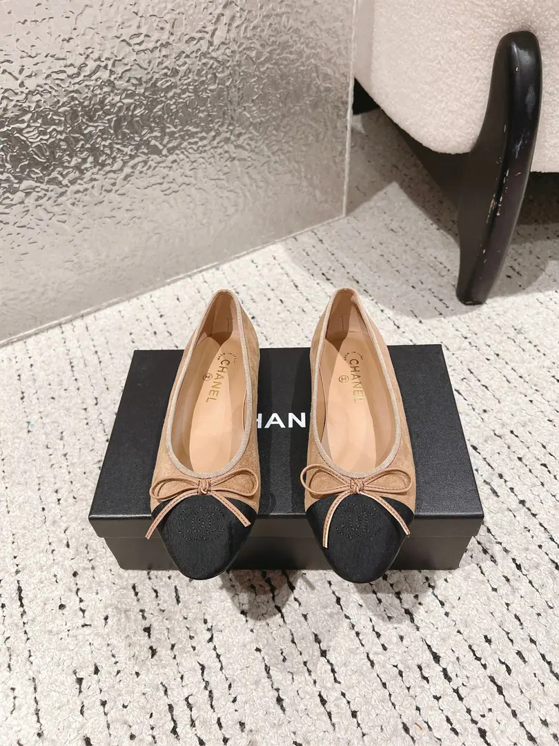 🏧𝗖𝗛𝗔𝗡𝗘𝗟Newest DoublecButterfly knots. Ballet shoes. Top Quality Original1:1Repeat Imported raw custom materials on footwear I'm putting my feet on the inside and growing a sheep's skin. The original open-up is really a big-ass custom. Size:35-41 [40/41Custom]