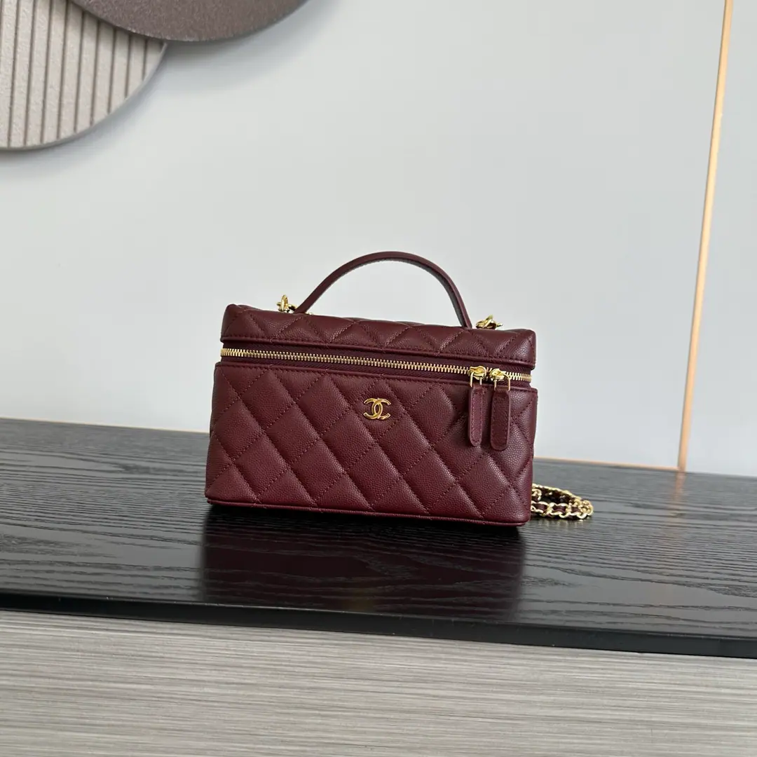 《Mimi 19cm 》<Caviar.🐮Pee.＞Wine.OHANEL🚩🚩🚩26BAdvanced Handicrafts 🌠🌠🌠LpBox.miniNo. No.🖤Advanced HandicraftsLPThe old money is a good thing when you're eating a well-packed lunch box., - It's a grinding resistance., I don't worry about wear or tear.～The cross-sectional sprawl is falling apart., Horizontal zipper., The inside and the inside of the big one is super-intelligent., ProMax+Pizza.+The makeup is all light.[Cool.R]Light gold metal binaryCLow profile atmosphere.～Bring your own short handle.+🉑️We'll take the skin off and wear the gold chain.[Beauties.R]With all the French names on your hands, you can see.～The slashing back is a relief., I can't make any mistake with the commuters.！Dimensions: 19cm！