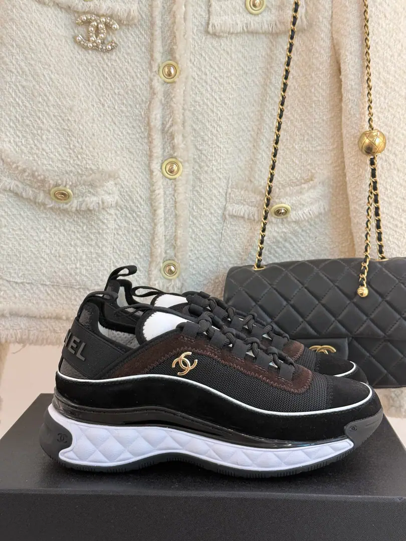 🏧𝗖𝗛𝗔𝗡𝗘𝗟A classic black and white panda gasket. Couples' leisure sneakers. Top Quality Black and white panda.🐼It's always been a big fan of the cabinet. It's super cozy to make running shoes. The bottom is playing back. Personally, I feel a lot more fancy shoes than the old ones.😃 Bring the auto-higher effect The upper foot is really thick. Side Black MarklogoAnd very handsome.～ Size: 35-45 [Male and Female Code]
