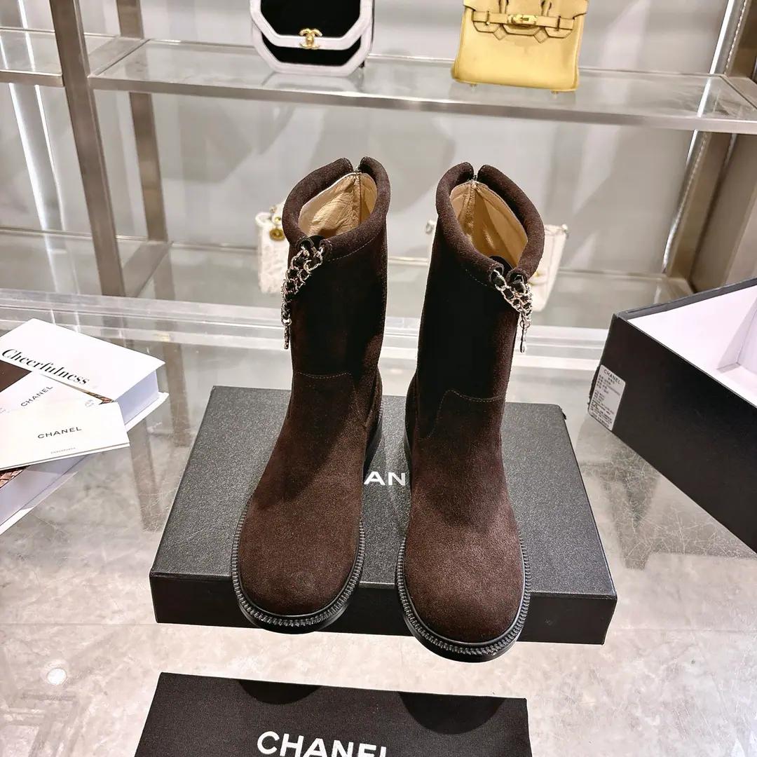 Get out of the factory.（Top Version） CHANEL Chanel.*The new knight's boots, the new letter of Sheng Xiu Qiu Qiu, are really a good-looking fashion rep., Boots.ChanelLetters It's a lot of low profile.！A simple fashion and a general atmosphere.！The beauty of nature., It's a beautiful time., And long legs on winter.～ Shoe.: Importing cow skin Uchi.: In the fur of the watered cow. He's tall.: NYO3cm Codes: 35-39（40, 41Custom without re-offer）