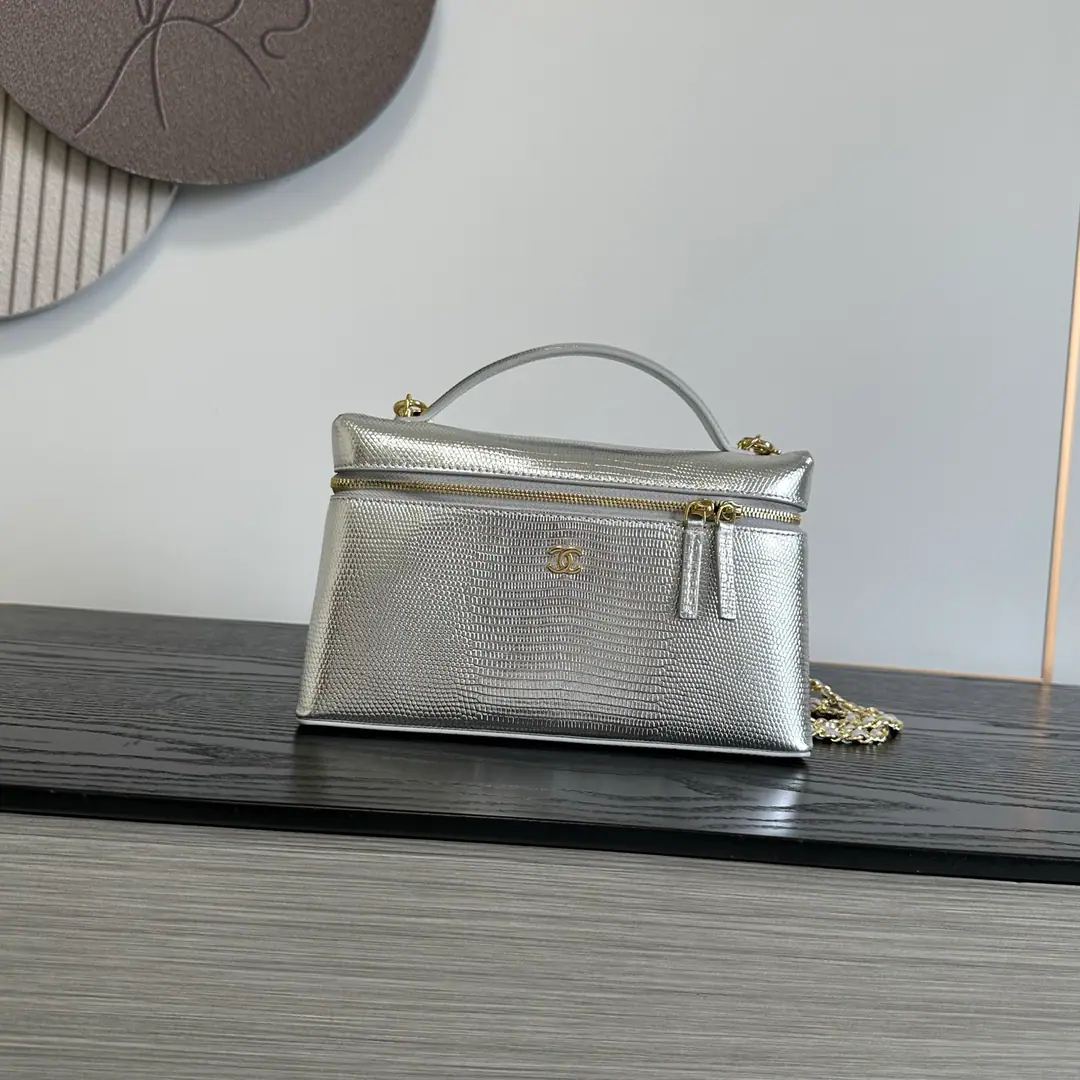 < Small size.logoBig dog button.>The right to the right.23cm🌟🌟🌟《Lizard.🦎Skins.》SilverOHANEL🚩🚩🚩26BAdvanced Handicrafts 🌠🌠🌠LpBox.🖤Advanced HandicraftsLPThe old money is a feeling of the well-packed food box., - It's a grinding resistance., I don't worry about wear or tear.～The cross-sectional sprawl is falling apart., Horizontal zipper., Deep inside, super-capable., ProMax+Pizza.+The makeup is all light.[Cool.R]Light gold metal binaryCLow profile atmosphere.～Bring your own short handle.+🉑️We'll take the skin off and wear the gold chain.[Beauties.R]With all the French names on your hands, you can see.～The slashing back is a relief., I can't make any mistake with the commuters.！Dimensions23✖️5✖️18cm