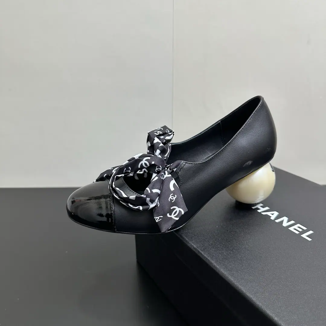 🍌🍌 Chanel Chanel.2026I'll show you two.CThe giant pearls and... Mary Jane. Butterflys are high heels. In Milan.TOn stage. It's a surprise., The dream boots that were successfully promoted to the hipsters.. A classic double.CThe logo is combined with the giant pearls and the design., The atmosphere is so simple and so brand-new. You're always a film.. The giant pearls were the pen of God., Breaking through the routine. Not only does it add a lavish romantic atmosphere to the whole.. The streets of the city of China. The party. It's easy to fit in., With a pair of jeans. The man who suddenly became cool, the street man., I'll put on a fancy night suit. Become the focus of grace at dinner. These boots. Not just a pair of shoes. And the visualization of fashion.！ It's the perfect choice for fashion-dating people to express their personality and taste.！ Shoe.: Lamb skin. Inside, put your feet on the inside.: Lamb skin. Shoes under the sole.: Italy is a big-ass country. He's tall.: 7cm Codes: 35-39（40.41I'll make sure I don't change it.）