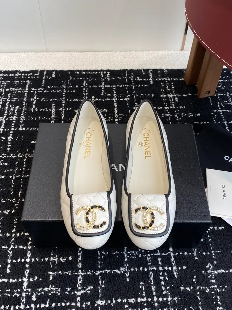 Requisition level Chanel 25ss Spring and summer ballet shoes are coming back. It's a very hot pair.CDesigning manual lines is time-consuming. A unique, big-end double-playing exercise. The red bottom line makes you unwittingly reveal that the long line of the car is a classic and permanent recoupling.CThe smell is permanent. Fabulous.: Import mixed-breeded parchment. Uchi.: Little goat skin. Otsumi!: Italy is a big-ass country. Size: #35—41（40 41Make a no-refund order.）