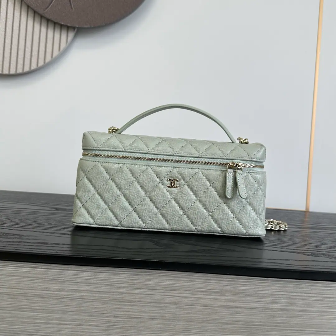 《Cross-section25cmHandbag.》<Caviar.🐮Pee.＞GrayOHANEL🚩🚩🚩26BAdvanced Handicrafts 🌠🌠🌠LpBox.miniNo. No.🖤Advanced HandicraftsLPThe old money is a good thing when you're eating a well-packed lunch box., - It's a grinding resistance., I don't worry about wear or tear.～The cross-sectional sprawl is falling apart., Horizontal zipper., The inside and the inside of the big one is super-intelligent., ProMax+Pizza.+The makeup is all light.[Cool.R]Light gold metal binaryCLow profile atmosphere.～Bring your own short handle.+🉑️We'll take the skin off and wear the gold chain.[Beauties.R]With all the French names on your hands, you can see.～The slashing back is a relief., I can't make any mistake with the commuters.！Dimensions: 25cm