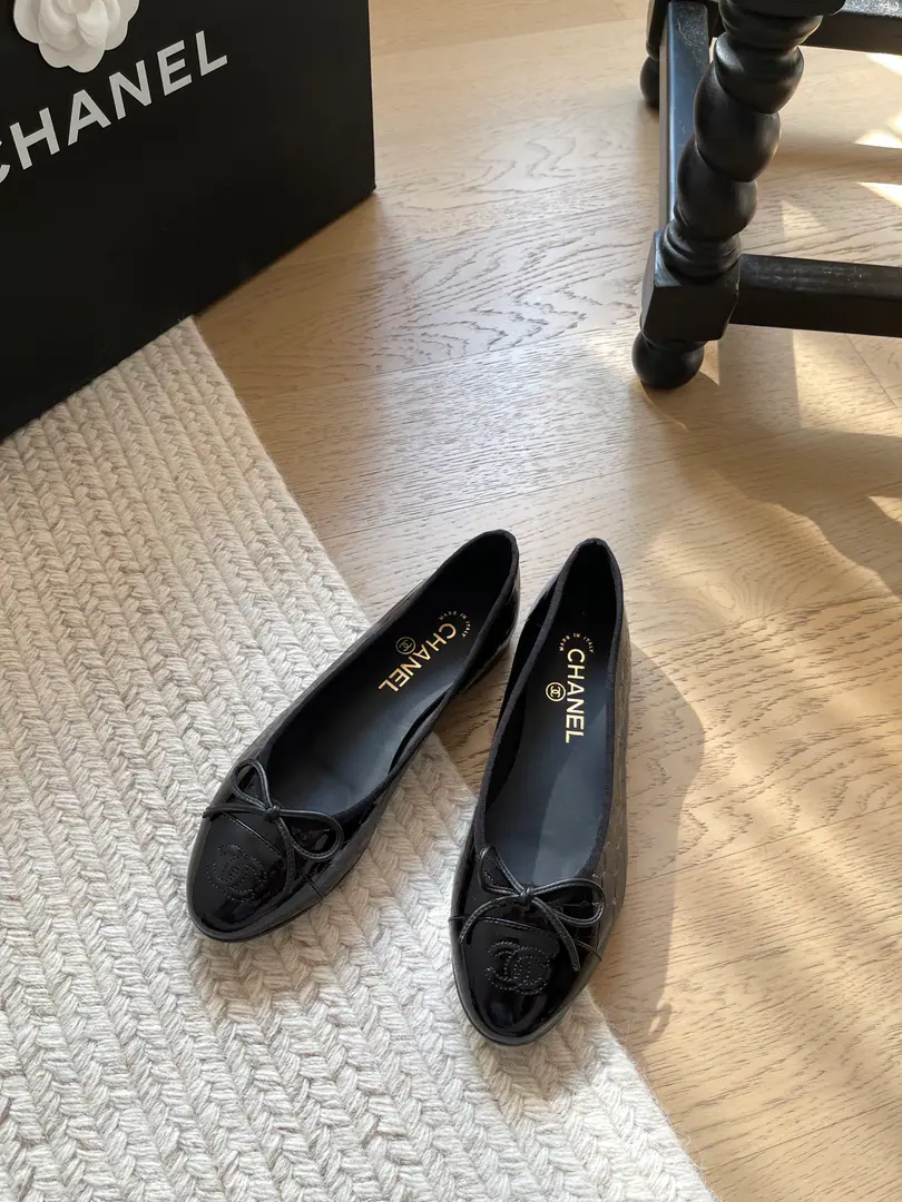 Chanel The new color of ballet shoes.❗ Top Version！We'll have to sell it first. This one doesn't have to be explained too much.！It's a classic. This year's new color is very good.🔥 Shoe-faced sheep's skin. That's a big one. Codes: 34-41「34 40 41Custom without re-offer」