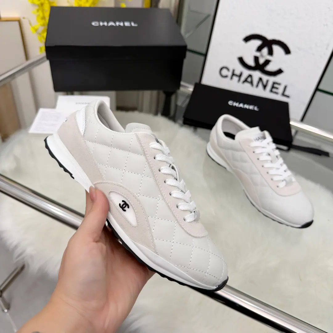 🔥🔥🔥CHANELSynchronise Action2025Autumn and Winter's top Chanel-style Recreational Shoes Series__________________ The 4-year-olds will have to pay for the explosion., The goddess series., I'm a great lady with a fragrant character., It's super patient., It's too hard to resist., Hearts.ing…… The four seasons of shoes and the big stars' red and red books and so forth, and so forth, are new online., The future will be a serial., Real original startup custom ▪️The shoe is imported into the skin./Bullskins./Cow-flail.➕Ethio-metal process ▪️I'll put my feet in the skin., Soft and cozy. ▪️Original Model Open, TPUOtsumi! ▪️Standard Code 35-40（40 41Do it.）