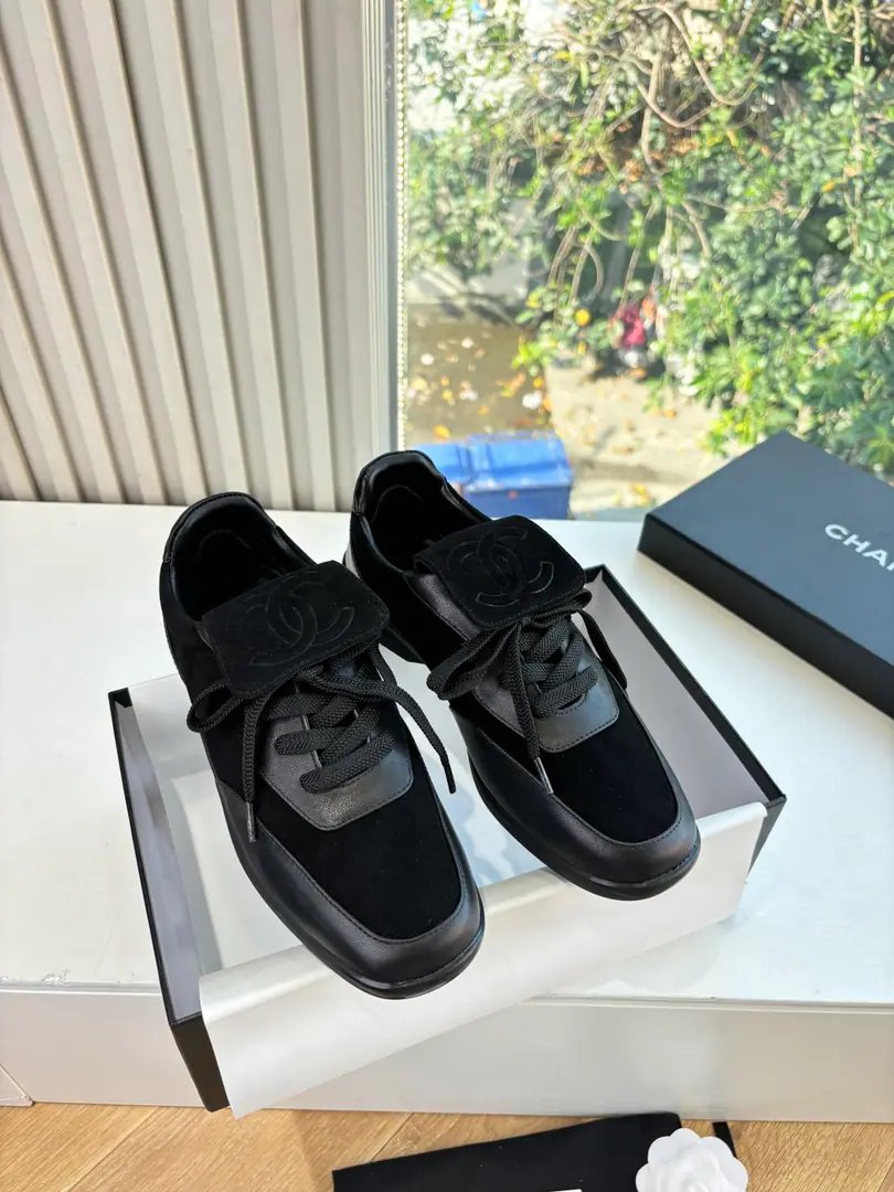 G 😀♪ And what you see is what you get ♪CHANEL/Chanel. 2025New fragrance, and a panda with a panda with a diamond-hungle sneakers. Fabulous.: Imported sanded cattle skin Uchi.: Introverted Shoes under the sole.: Original Open Shoe Base Full package: 35-41(40/41I'll make sure I don't change it.）