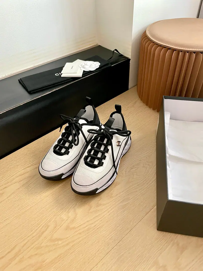 Chanel I'm a classic sports shoe. The counters were almost unattended., I can imagine the intensity of the explosion.🙀🙀It's a long time ago, I think, a long time ago.⚡⚡⚡The object is totally gone., A night of red books. INS.. Various social platforms, VariousｌｏｏｋShow Fabulous.: Cow-feat. Nellireka.. Codes: 35-40