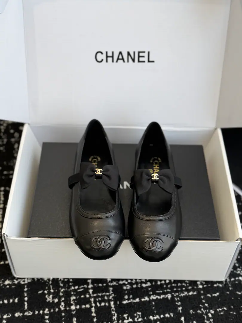 Requisition level（⚠️Synchronise Action✈️Box） CHANEL Chanel. 26ss Spring and summer show. Mary Jane. Single shoes. The first time I saw it, I was being set free to wear it in the light of weather.！I'll put my socks on and make my shoes cute.！The second is the magic princess. Shoes face is based on original open fabric. The silky skin inside. I feel so good about my feet. The skin is very soft and skiny. Italian imports are so thick. Size: 35-41（40 41Custom）