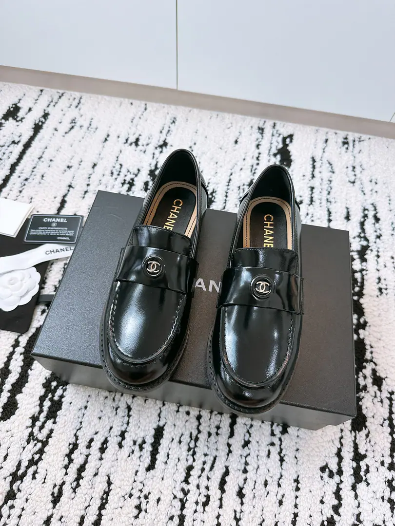 🏧𝗖𝗛𝗔𝗡𝗘𝗟Top Quality I'm a new one. LeFlell Shoes. The big stars are a red-hot show. A hundred-year-old classic.！ A big one.！We're gonna hit him with a pound.！ The shoe is imported into the skin. Comfortable sheep's skins. The original Italian double-story is a leather. Size35-41（40.41Make a reservation.） ⚠️Need a plane box.+