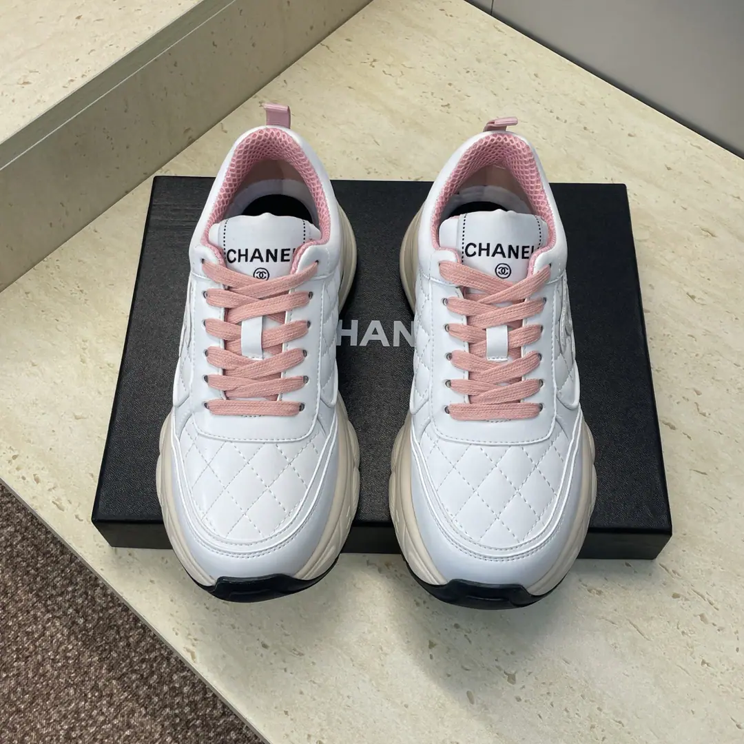 Plant prices CHANEL Chanel.2026The new diamond-based electric embroidery with the girls' shoes. It's a little letter.logoA thick, round-headed, color-a-motion-a-patty-a-boom-a-boom. Material:I'll import a cow's skin on my shoe.+Environmentally friendly airnet eye-opening+Double LayerTPU- The bubble. Size:35-41(40.41Custom without re-offer)