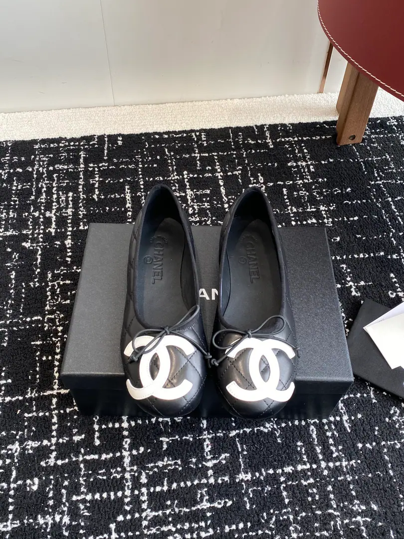 Requisition level Chanel 25ss Spring and summer ballet shoes are coming back. It's a very hot pair.CDesigning manual lines is time-consuming. A unique, big-end double-playing exercise. The red bottom line makes you unwittingly reveal that the long line of the car is a classic and permanent recoupling.CThe smell is permanent. Fabulous.: Import mixed-breeded parchment. Uchi.: Little goat's skin is big.: I'm the only one who's got a role model.TpuShoes' soles are fine.TpuPrintingChanelA gasket., ABS- The heel of the roasted shoes. Size: #35—41（40 41Make a no-refund order.）