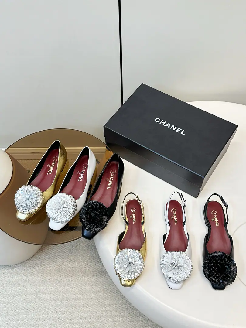 Chanel 26CA mountain flower shoe.​​ Shoes. Three colors.✔️✔️✔️