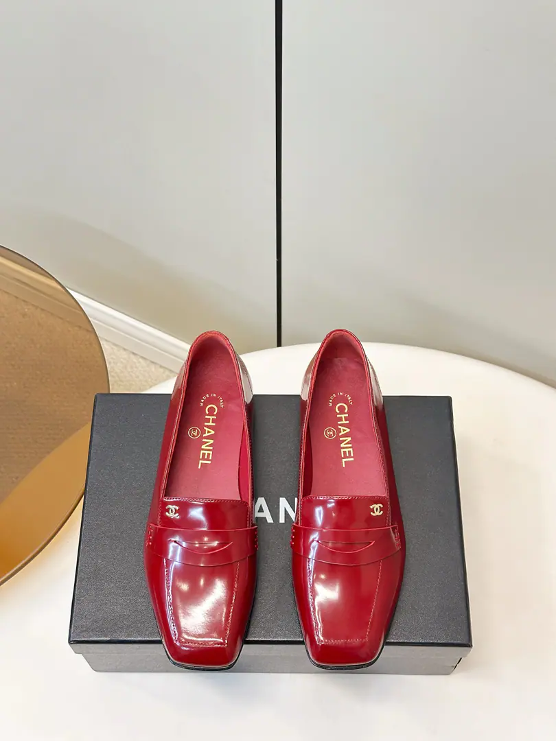 Top Quality Chanel｜Kaori!26ssNew flat-head soles. LeFlell Shoes. ♪ Bringing back the ancient Qing-Chai-Change ♪, The sharp side is matched by the classic Pinshoes., A little metal logo., Low profile implicit., The French light luxury is perfect.. The whole thing is a classic ancient past that never goes back to life., Multi-Currently Optional, A simple and elegant city name.. Shoe.: Bullskins./Open the oxen. Uchi.: Lamb skin. Otsumi!: That's a big one. size: 35-41Code（40, 41Code custom is not to be changed）
