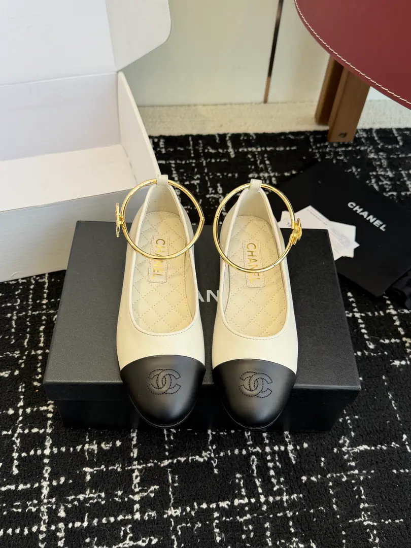 Requisition level（⚠️Synchronise Action✈️Box） Chanel 25ss Spring and summer series Mary Jane. Ballet shoes. It's a very hot pair.CDesigning manual lines is time-consuming. A unique, big-end double-playing exercise. The red bottom line makes you unwittingly reveal that the long line of the car is a classic and permanent recoupling.CThe smell is permanent. Fabulous.: Import mixed-breeded parchment. Uchi.: Little goat skin. Otsumi!: Italy is a big-ass country. Size: #35-41（40 41Make a no-refund order.）