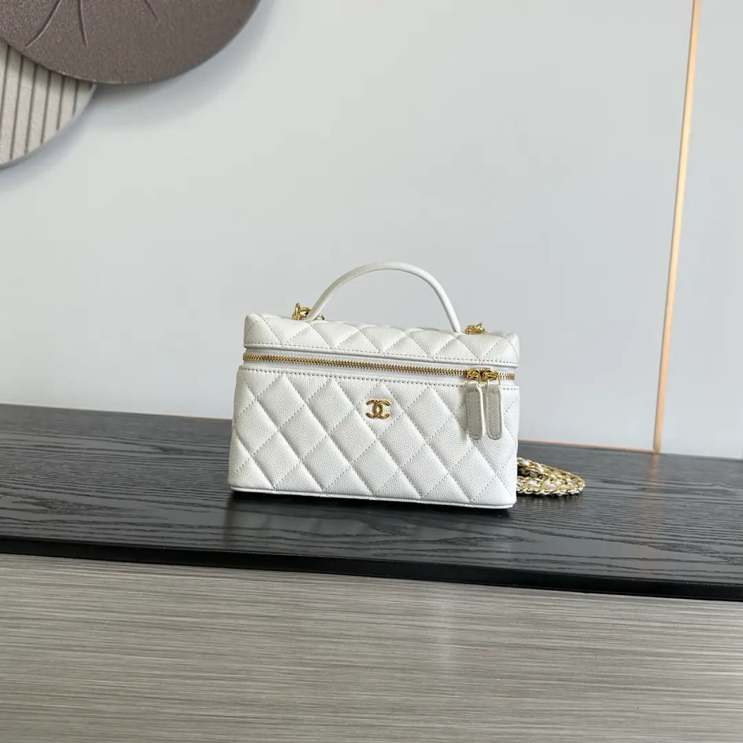 《Mimi 19cm 》<Caviar.🐮Pee.＞WhiteOHANEL🚩🚩🚩26BAdvanced Handicrafts 🌠🌠🌠LpBox.miniNo. No.🖤Advanced HandicraftsLPThe old money is a good thing when you're eating a well-packed lunch box., - It's a grinding resistance., I don't worry about wear or tear.～The cross-sectional sprawl is falling apart., Horizontal zipper., The inside and the inside of the big one is super-intelligent., ProMax+Pizza.+The makeup is all light.[Cool.R]Light gold metal binaryCLow profile atmosphere.～Bring your own short handle.+🉑️We'll take the skin off and wear the gold chain.[Beauties.R]With all the French names on your hands, you can see.～The slashing back is a relief., I can't make any mistake with the commuters.！Dimensions: 19cm！