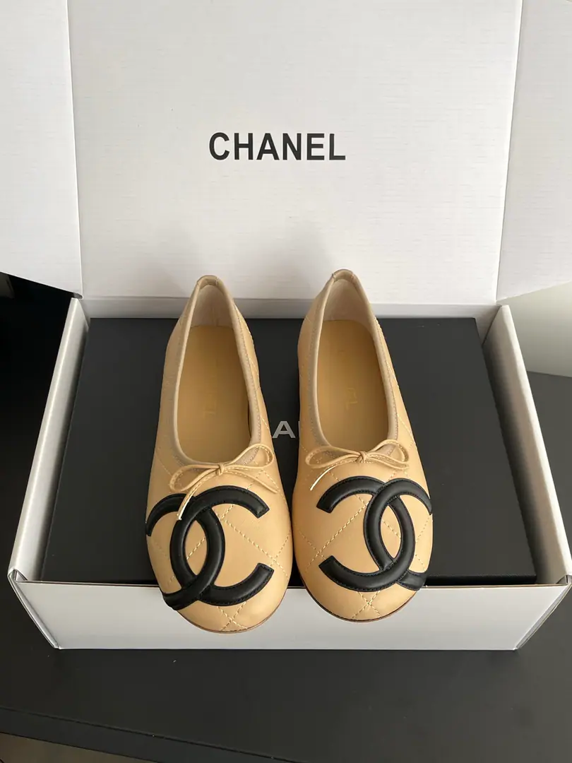 🏧𝗖𝗛𝗔𝗡𝗘𝗟Newest DoubleCThe Great Lugge Butterfly. Ballet shoes. Top Quality Original1:1Repeat The shoe face is imported with a little sheep's skin. The insides are all sheep's skin. Original Open-Mode Customized Size:35-41 [40/41Custom]