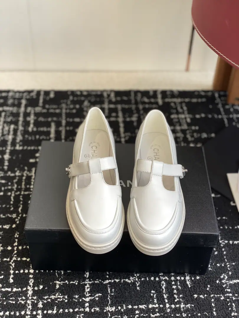 Requisition level Chanel 25ss Kaori! New paragraph Kaori! Mary Jane. LeFlell Shoes. Single shoes, autumn winter. The Han family must have money to pay for it. The goddess series., I'm a great lady with a fragrant character., It's super patient., It's too hard to resist., Hearts.ing…… Shoe.: Importing cow skin Original Open-Fixing hardwarelogo Uchi.: A mixed-meat sheep. Otsumi!: Italy is a big-ass country. Size: #35-41（40 41 I'll make sure I don't change it.）