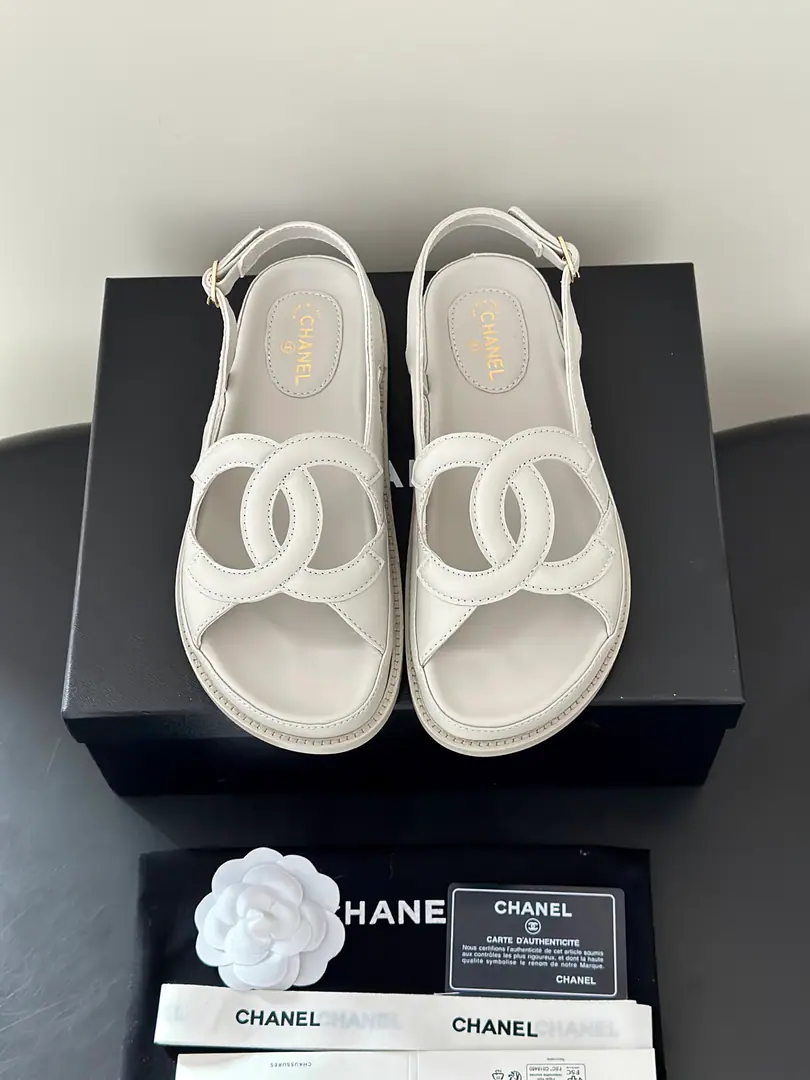 Chane*New paragraphlogo- Skins. Summer Shoes cabinet, soul racer., I'll be the Chanel of these.C- Skins.. The iconic stereos are interwoven.CCurtain, A simple recognition of brand genes., Combination with a soft, thick, bottom-set style, Balancing the colour values, Increased height and comfort., Unlock the multiple possibilities of wearing all summer.. A fine pair.CEmpty design, Jane is full of recognition., Leather skin is delicate., Shoes are loose., Foot modifier., No foot.. Salt is sweet., Leisure vacation., I'm shopping everyday., All matches for date travel. The shoe face is imported in the original form of sheep's skin., The skin details are the same as the original., In the lamb's skin., Unique customlogo It's super-lighty. Size: 35-41(40.41I'll make sure I don't change it.)