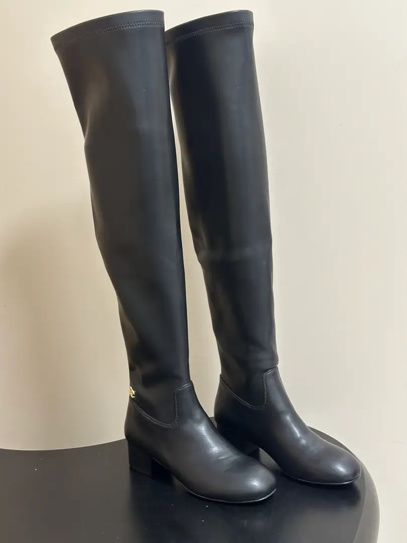 2026 Autumn and winter money. Chanel It's a classic.CPull the head around and pull the long and thin boots. The show of the Qin Yushu series., The Xian family has a very high-quality and luxury wind.. Side zipper design is easy to wear.·Easier！The slings are very soft., It's a very packaged one., Wearing air comforts.. The upper foot is so strong.！ Shoe.: Customized Skins Uchi.: Importing ballistics Foot.: Lamb skin. Shoes under the sole.: Italy is a big-ass country.！ He's tall.: 4cm Codes: 35-39（40.41I'll make sure I don't change it.）